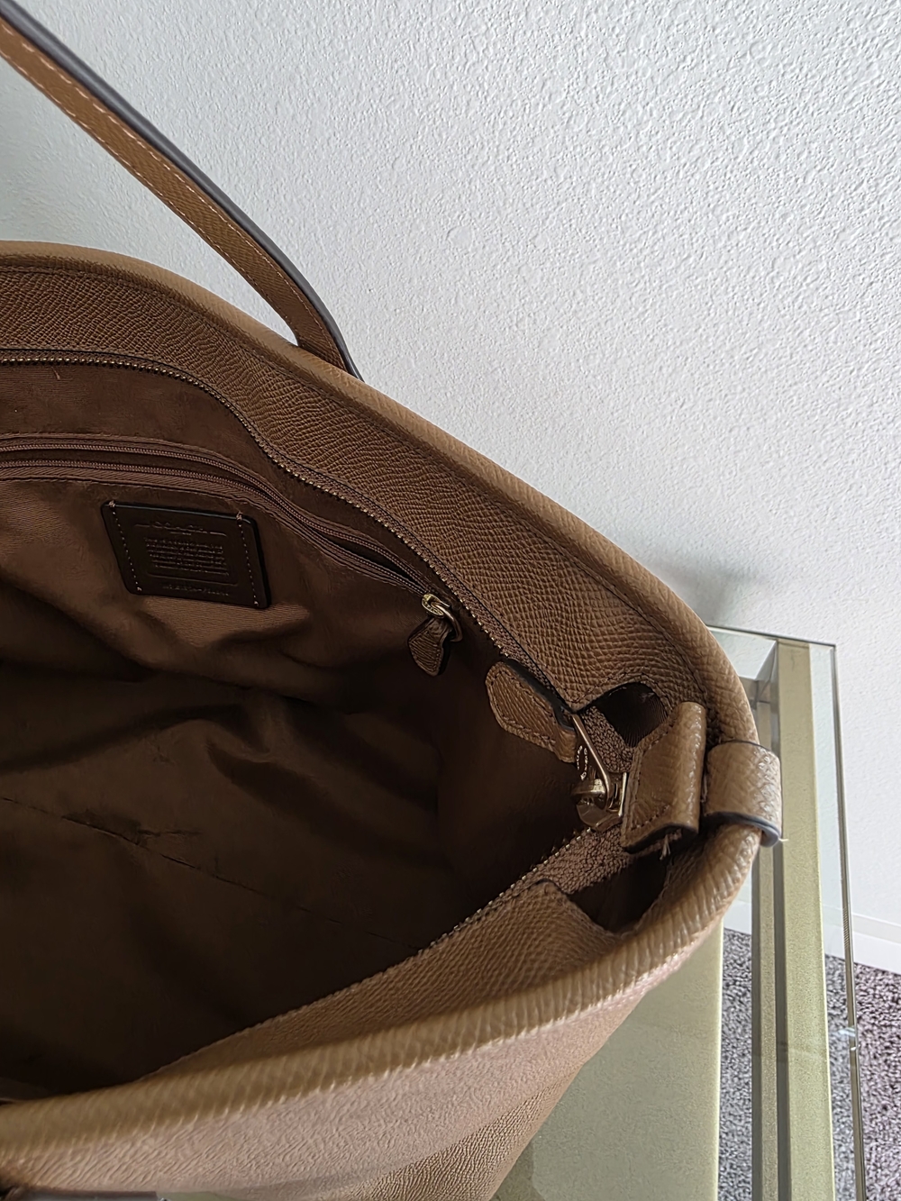 Coach Tan Leather Tote Bag - Classic Everyday Shoulder Bag - Picture 3 of 9